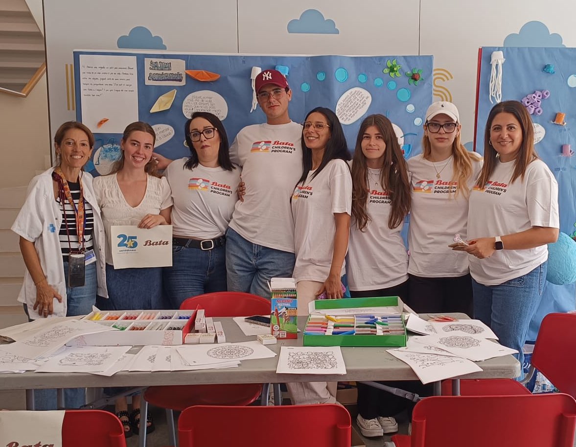 vallhebron's tweet image. 👋 Avui tenim taller a l’hospital de la mà de @fpdeseo amb #awlab. Gràcies per venir a passar una bona estona amb els més petits de #VallHebron! 💙