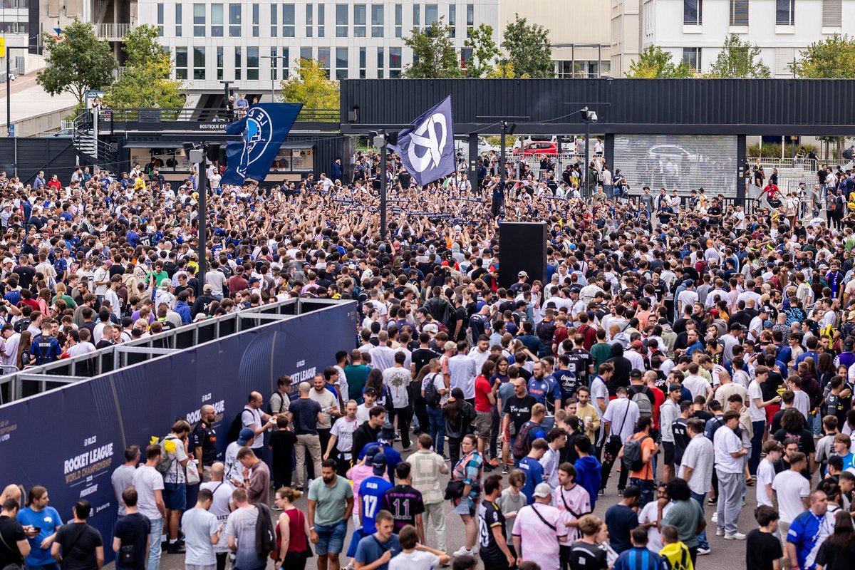 🔥 What a weekend in Lyon!

Nearly 10,000 fans a day packed LDLC Arena for the 2025 Rocket League World Championship. 

20 teams, 60 players, 26+ countries, and one of the most electric atmospheres Rocket League has ever seen.

We’re going even bigger in 2026. 📈