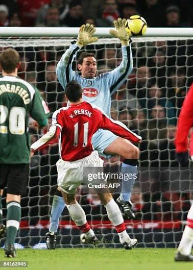 IMO if Darryl Flahavan does go to #swfc. Our New goalkeeper coach should be this #pafc legend ... Romain Larrieu. 
I would love to see him back out on the pitch. #myfave 💚 ⚽️