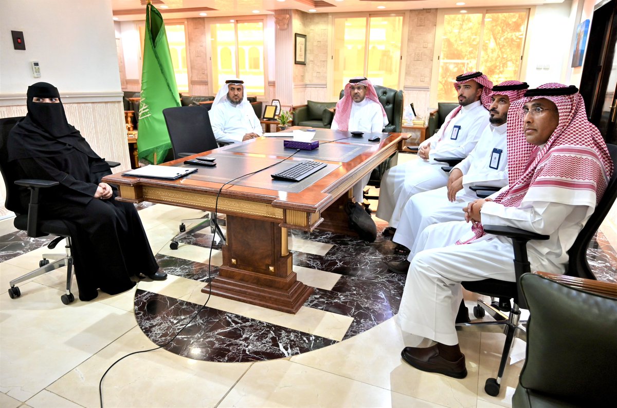 التقى المدير العام #لتعليم_الباحة د.عبدالخالق الزهراني اليوم، بالمدير التنفيذي للجنة تراحم أحمد العتيبي، وجرى خلال اللقاء بحث تفعيل أطر التعاون بين الجانبين فيما يدعم أنشطة اللجنة تجاه العمل التعليمي، ويحقق أهداف تعليم المنطقة.