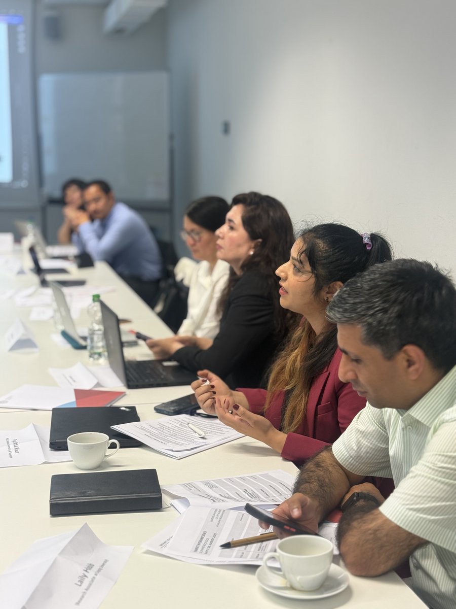 AFGMP_'s tweet photo. Recap Summerschool 2025
Leipzig University hosted the Summer School #Inbetweennesses (27–29 August 2025), bringing together scholars, activists, and journalists to explore Afghanistan and its diasporas through postcolonial and decolonial perspectives.
Workshops, keynotes by https://t.co/mmkbzaA2IY Mariam Popal, and diverse contributions highlighted themes of #communication, #translation, #identity, and #cultural resistance.
A cultural evening with poetry and music on 28 August created space for exchange beyond academia.
For more information about the event visit: https://t.co/Z0mR7Kfl65