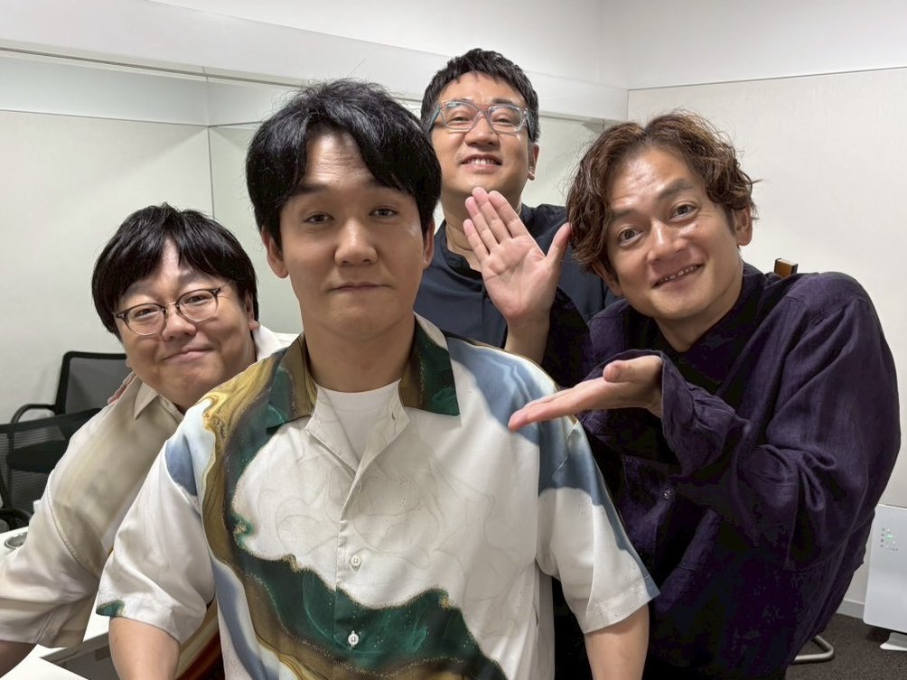 nasunakanakani's tweet photo. わざわざ楽屋に来てくださいました。同じ建物内にいると僕も会いに行きます。そんなお2人。山本さん。うちの従兄弟その服持ってます。 https://t.co/JS7JMxYp9b