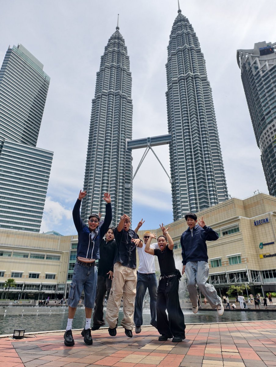 1stoneOfficial's tweet photo. Selamat Hari Malaysia! Malaysia really gave us alot of fun and memories ✨ 

#1stOne #1stOneMYV https://t.co/2CzyrxipzI
