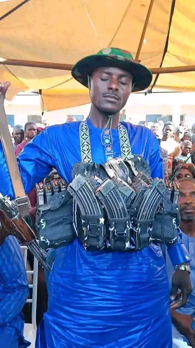 kween__beth's tweet photo. They showed up for peace talk like this, and wuna arrest Nnamdi Kanu for terrorism?? 
Funny country 😂😂😂😂
@PeterObi
@atiku 
@elrufai https://t.co/Ku7nzAW2Au