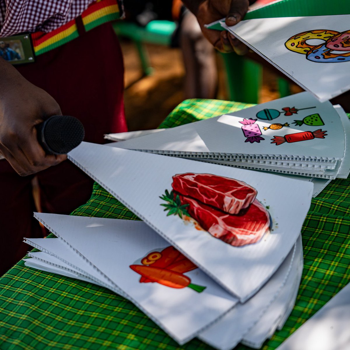 WFP_Uganda's tweet photo. Play &amp; Learn on the #NutriSchoolBusUG 🧩🌽 Children explored healthy eating through Nutri-Puzzle games—building their own balanced plates while discovering food groups and what makes a nutritious diet. https://t.co/mSe1c2THls