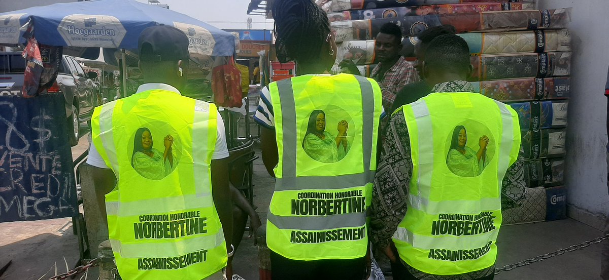 MMubama's tweet photo. Toujours près de sa population, maman lumière de Lemba honorable Norbertine Matanda, à organiser des travaux de curage de caniveau au Lemba super sur l'avenue bangamelo qui était abandonné depuis le décennies 
Bravo à vous honorable pour être toujours près de la population https://t.co/Jkw4DH83va