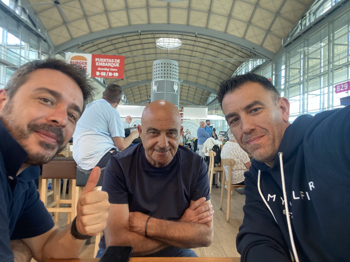 Y ,otro año más, arranca nuestra aventura europea, quien sabe donde nos llevará este año!!! Con mis inseparables <a href="/JanitoMori/">Alejandro Mori</a> y <a href="/RaulSpinola/">Raúl Espínola</a> 💪🏻💪🏻💪🏻📻📻📻 Rumbo a Liverpool!! #lachaaampions