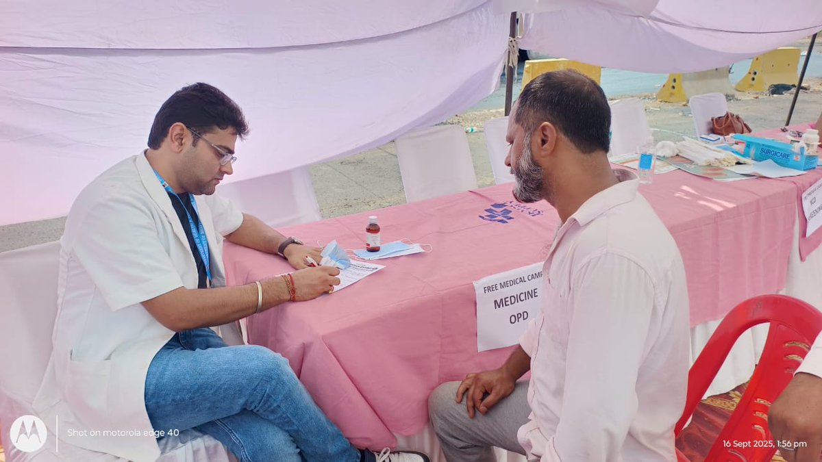 diosamba1's tweet photo. 🚛✨ Seva Paramo Dharma ✨🚛
Medical camp at Ghagwal for truck drivers — the lifeline of our highways, organised under leadership of DC Samba. @SudanAyushi
Care for those who keep India moving! 🇮🇳
#SevaParv #JanSeva @diprjk @ddnews_jammu @AkashvaniAIR https://t.co/TcLWEgjpxw