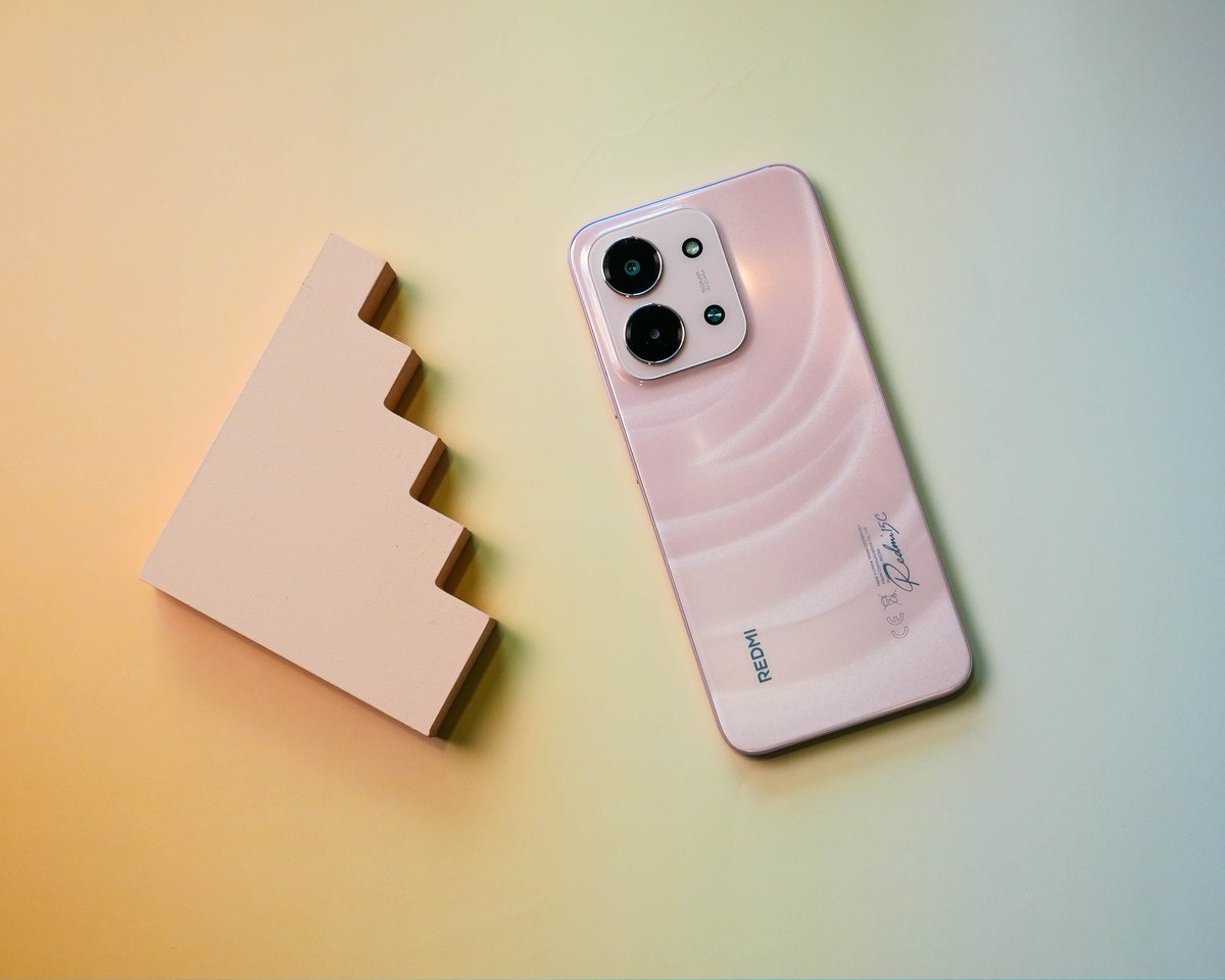 XiaomiGhana's tweet photo. Your phone, your vibe. Which #Redmi15C color resonates with you today? ✨
🖤 Midnight Black – sleek & timeless
💚 Mint Green – light & refreshing
💙 Moonlight Blue – cool & collected
🧡 Twilight Orange – daring & energetic
Comment your pick below! #AllinAllDay https://t.co/CWNAMkXEx6