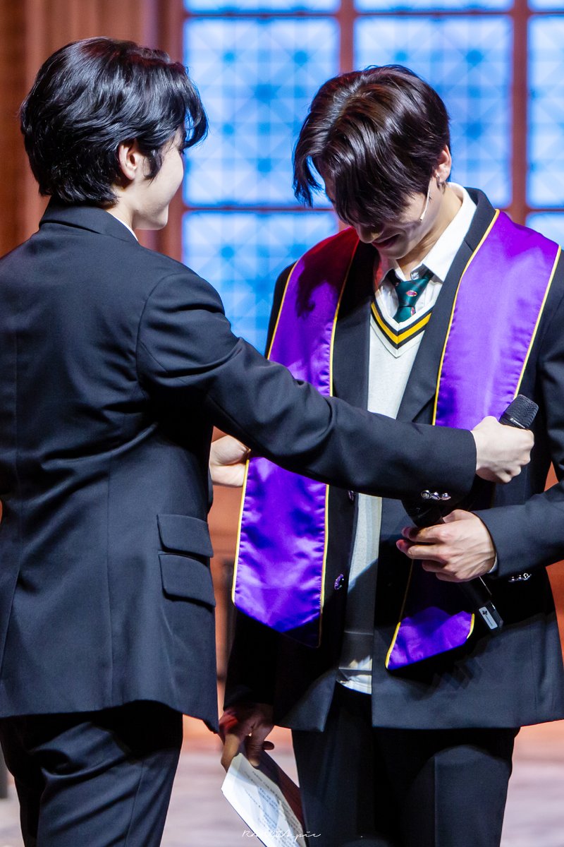 250914 #베어더뮤지컬 무대인사

피터 #홍기범
제이슨 #윤승우 

졸업 축하해, 제이슨