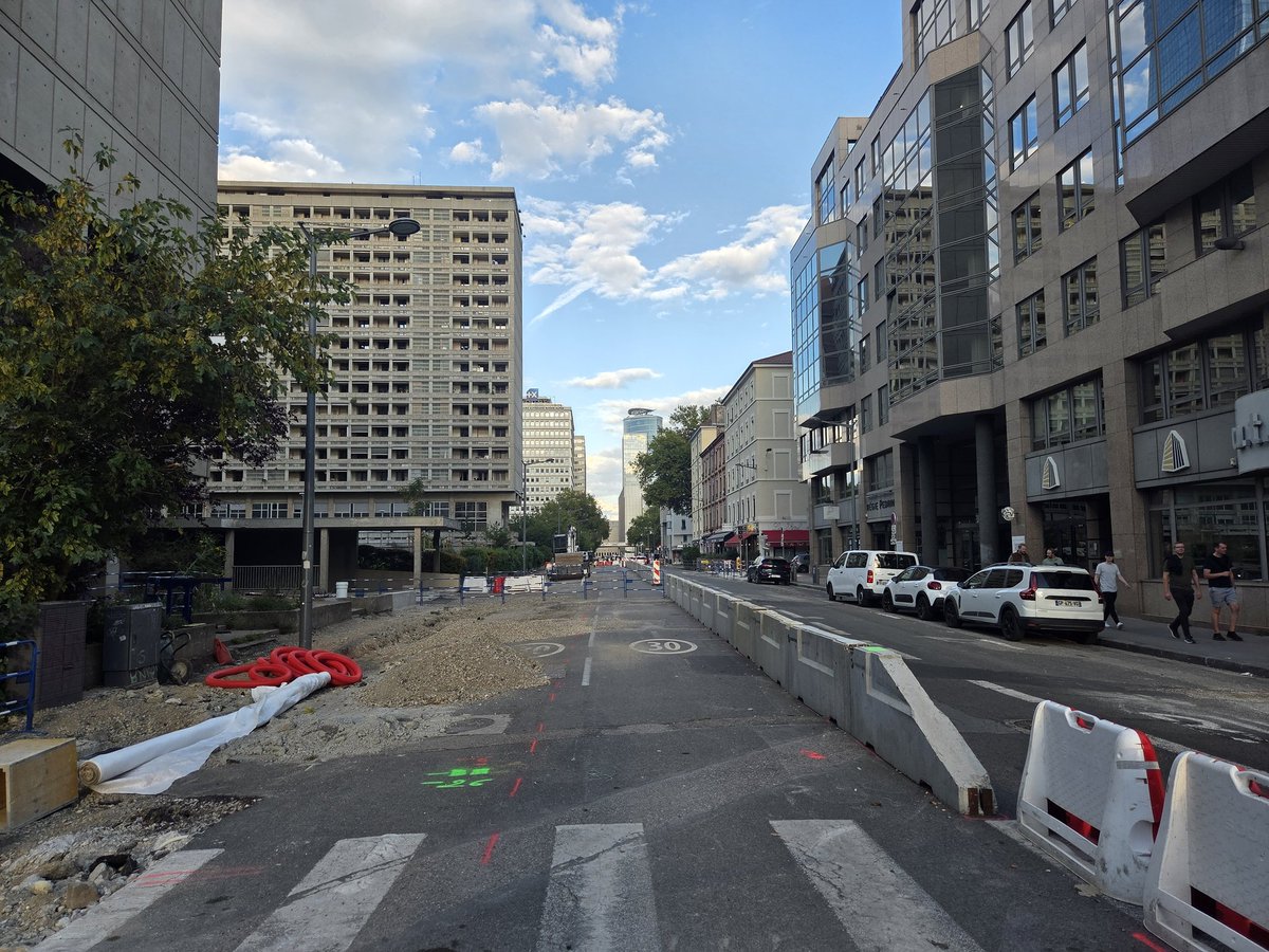 QBareille's tweet image. Aménagement de la voie lyonnaise 11 Rue de Bonnel. Une vaste opération de rééquilibrage de l&apos;espace public qui permettra en outre l&apos;élargissement des trottoirs et la plantation de 37🌳
