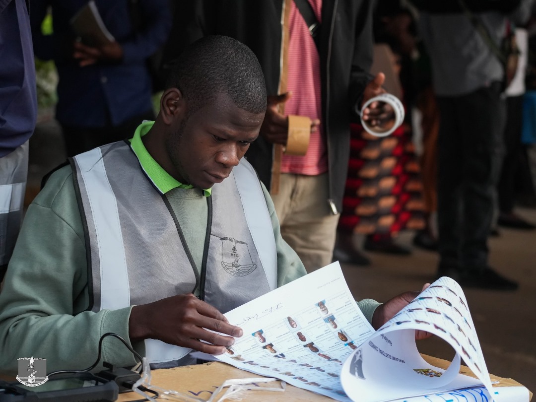 Malawians are voting today to choose their president, parliamentary &amp; local government representatives.

20 candidates, including the incumbent President, <a href="/LAZARUSCHAKWERA/">Dr. Lazarus Chakwera</a> &amp; two former presidents make up the list of those who are in contention to lead Malawi for the next 5 years.