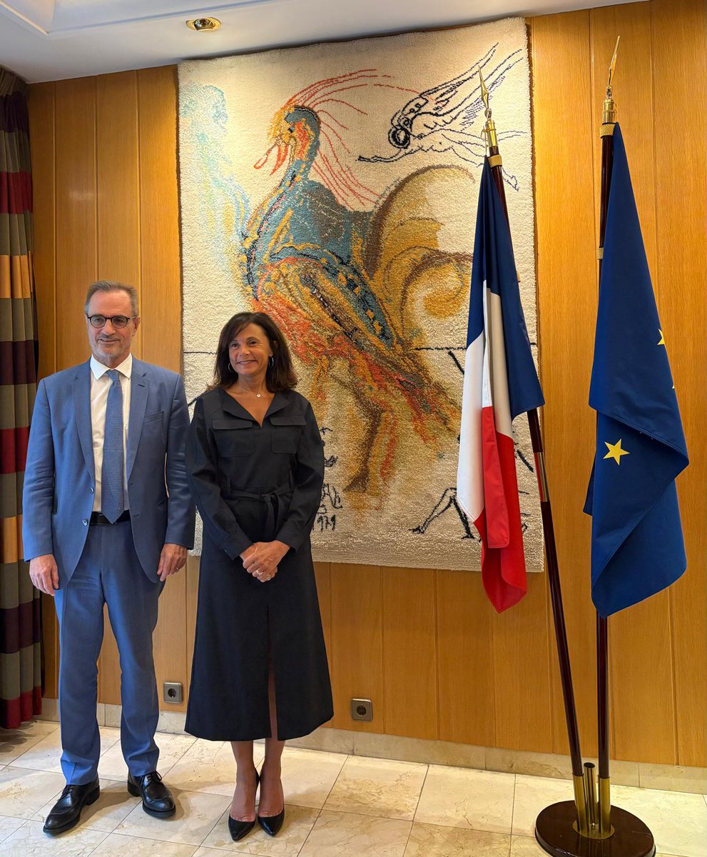 A l'occasion de la rentrée des élèves du système éducatif français de la Principauté d'#Andorre, <a href="/CDrucker_Godard/">Carole Godard</a> a rencontré N. Eybalin, ambassadeur de France &amp; R. Mauri directeur de cabinet du représentant du Coprince français, monsieur le Président de la République française.