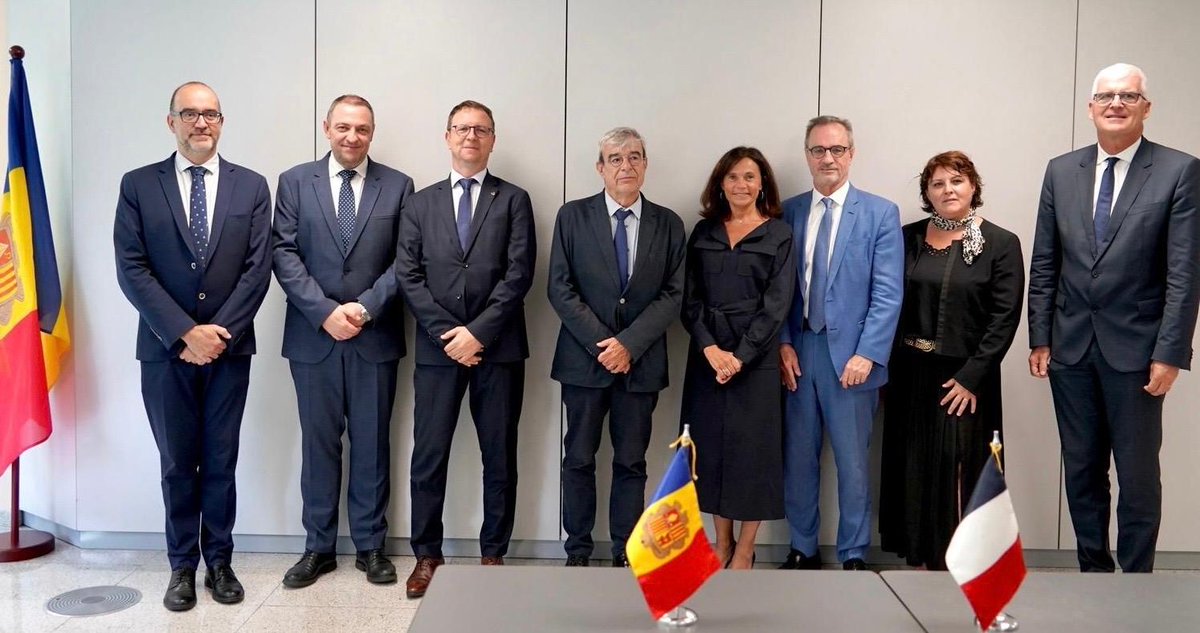 . <a href="/CDrucker_Godard/">Carole Godard</a> s’est entretenue avec Ladislau Baró Solà Ministre des Relations Institutionnelles, de l'Éducation et des Universités en présence de Denis Dekerle, délégué à l'enseignement français en principauté d'Andorre au "Ministeri de l'Educacio".