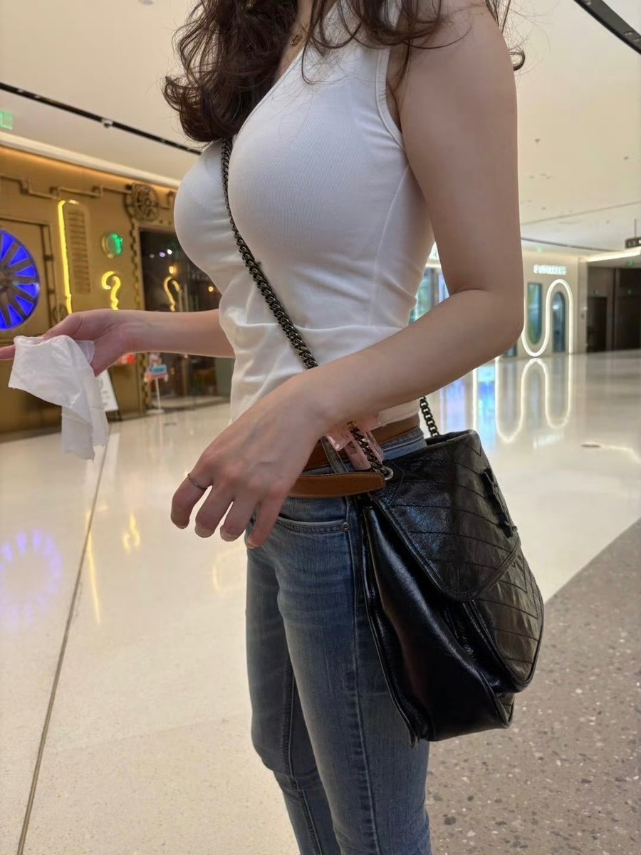 Ailp1314520's tweet photo. 都不想做饭，就带着老婆孩子出来吃点。 https://t.co/s9DaYbfxXO