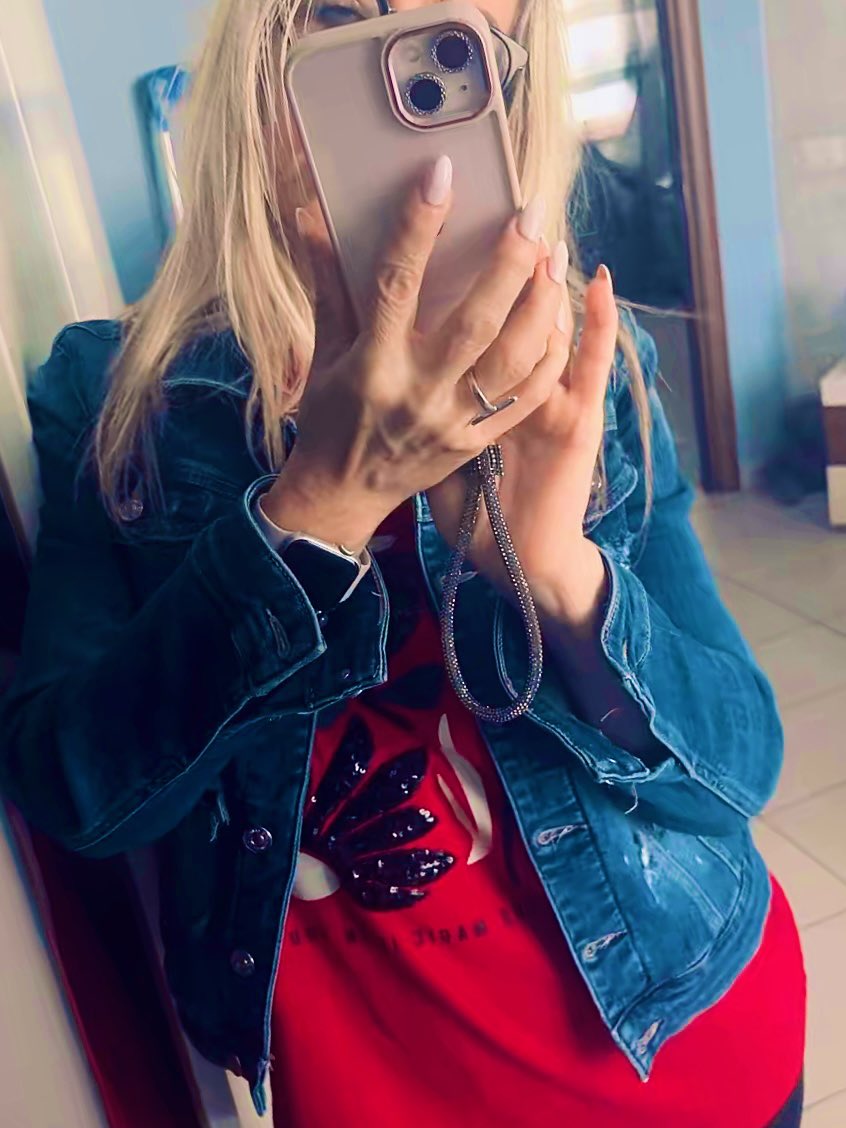 Cr35c3nt31una's tweet image. Un dolce #martedi di settembre, ormai con un tiepido sole, l’autunno alle porte e i sorrisi nel cuore💜
#BuongiornoATutti #GoodMorning #GoodVibes #16Sep