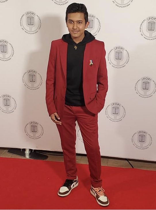 DMH_Agency's tweet photo. If you're a fan of "The Office", don't miss Peacock's "The Paper" - and check out iPOP! alum Ethan Cole making his debut on  Season 1: E4!
Look what a boy from Durban, SA can do. Now you can too! Join upcoming auditions &amp; accelerate your career. Email us at info@dmhagency.co.za https://t.co/l9GNVQKogi