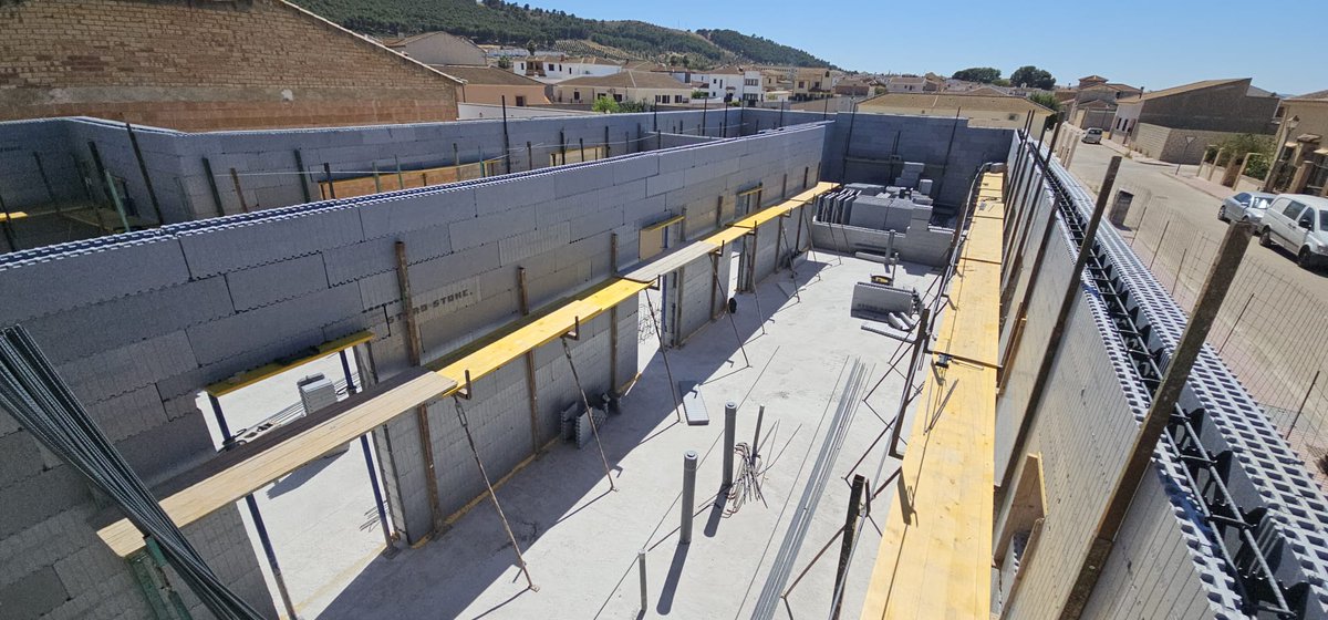 StyroStone's tweet photo. A DIY house with Styro Stone in Humidallero / Spain
#StyroStone #ICF #NZEB https://t.co/GSLXyZV1B9