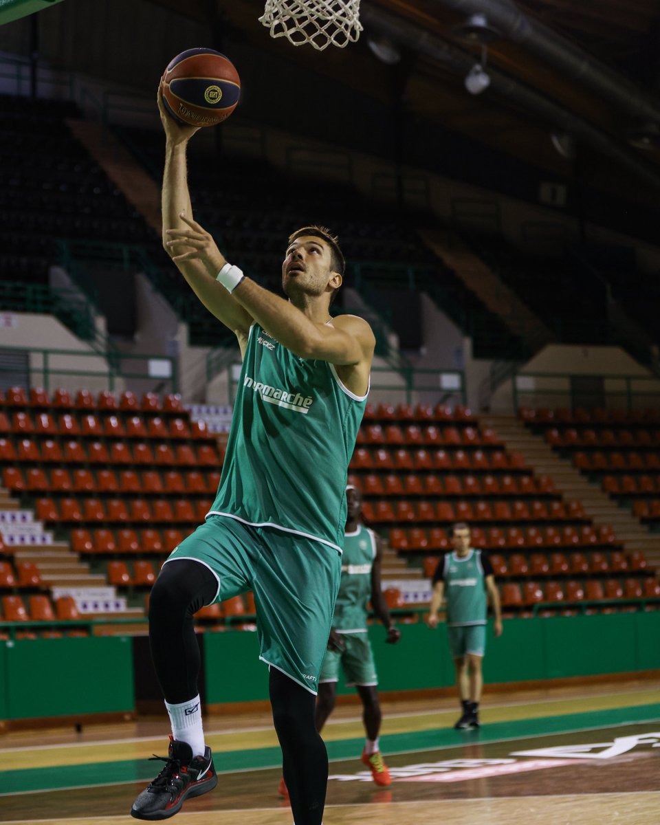 limogescsp's tweet photo. Nouvelle semaine d’entraînement pour notre équipe qui ira défier Cholet, ce samedi, pour clore sa série de matchs amicaux 💚

Pour cette nouvelle semaine, l’équipe peut compter sur l’arrivée de Leon Stergar et d’Hugo Invernizzi. Nikola Jovanovic et Armaan Franklin sont de retour avec le groupe 👌