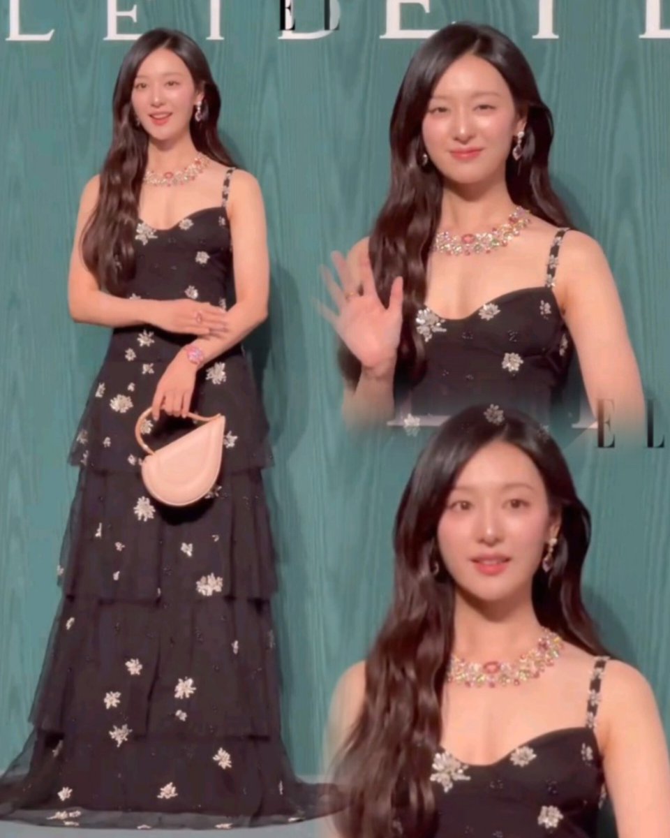 cheesyjiwon's tweet photo. Jiwoni 🫠🫠🫠🫠🫠

#KIMJIWONxBVLGARIKALEIDOS
#김지원 #kimjiwon https://t.co/9cVLf6fAoF