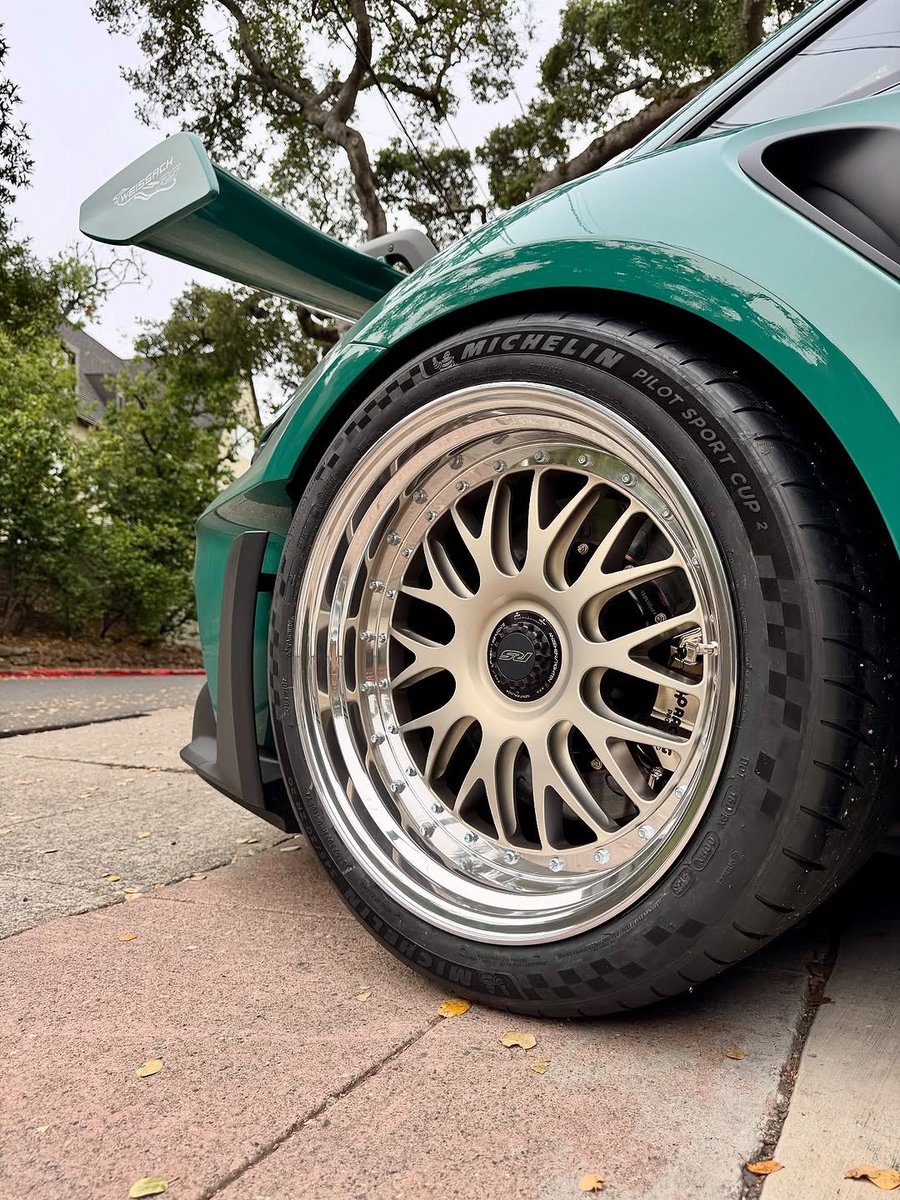macos_porsche's tweet photo. Porsche 992.1GT3 RS
in Smyrna Green 
with BBS E89 Wheels
これはハイパークールだと
思った瞬間
https://t.co/RP0I14RdIx https://t.co/RxJe4W889n