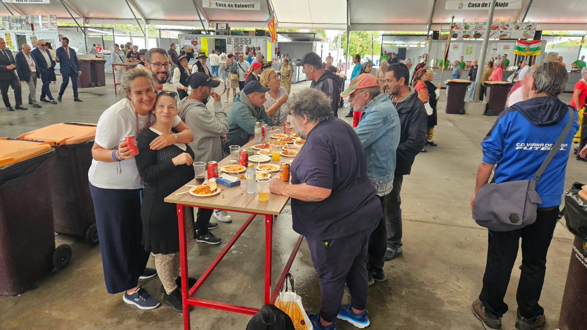 cadiocva's tweet photo. ❤️ #MientrasHayaPersonasHayEsperanza Participantes y agentes del proyecto #LaMilagrosa comparten las fiestas en honor a la Virgen de San Lorenzo. #NadieSinHogar #ComparteTuRed #CaminemosJuntos #SomosComunidad
➡️ Descubre más https://t.co/kLFVfDQZXd https://t.co/1rnVfN0aNx