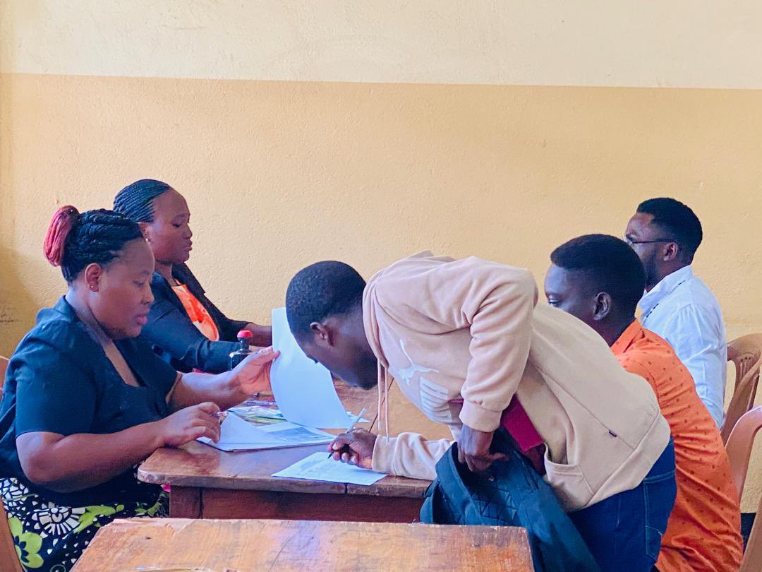 OfficialMubs's tweet photo. All Freshers are reminded that the Makerere University registration has started. You are required to present 
1. An original admission letter 
2. O and A level pass slips
3. A birth certificate 
4. An ID from your former school/institution 
5. Receipts for tuition payment and National council 
@Makerere