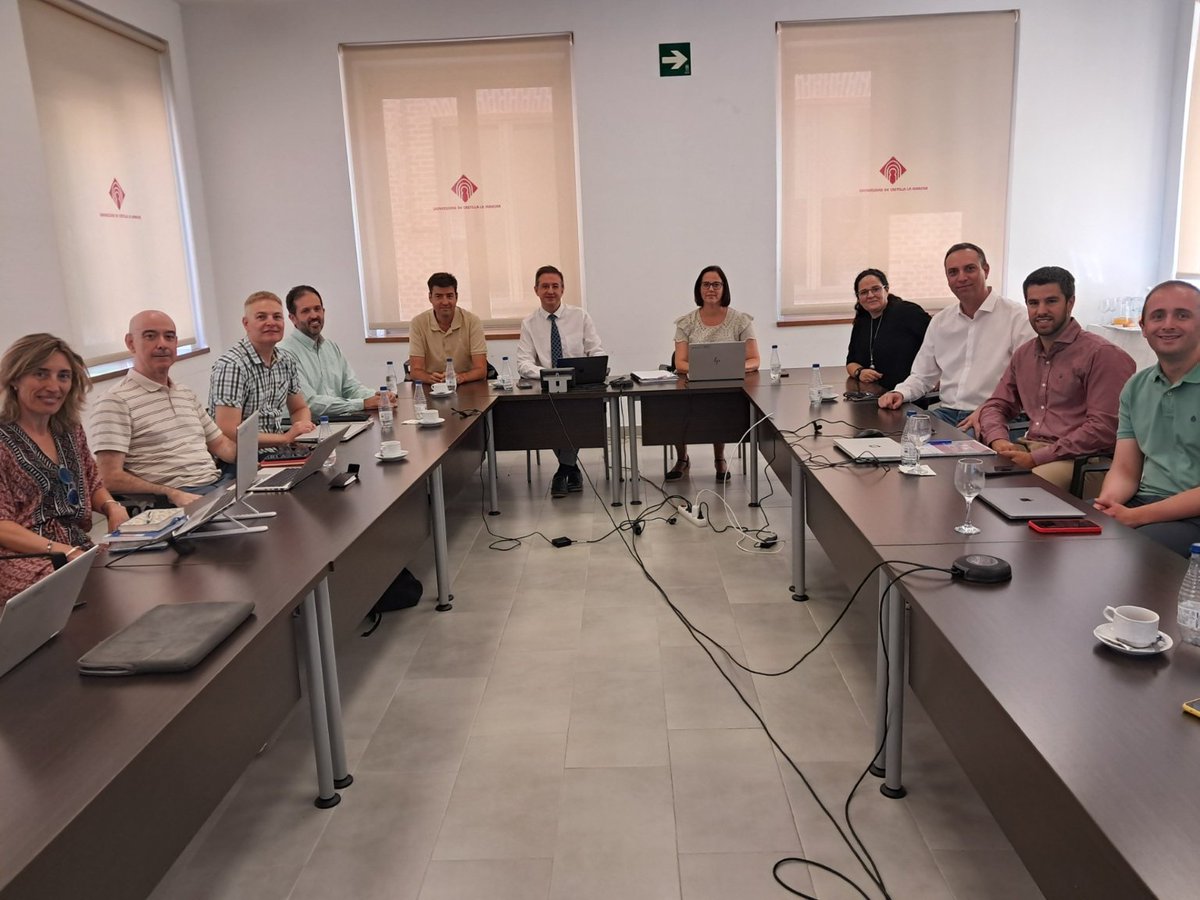 Ayer la Comisión de Internacionalización se reunió para revisar los avances de los proyectos de nuestro Vicerrectorado. Desde la <a href="/uclm_es/">Universidad de Castilla-La Mancha</a> seguimos abriendo puertas a la comunidad universitaria hacia oportunidades de formación en instituciones internacionales🌍✨