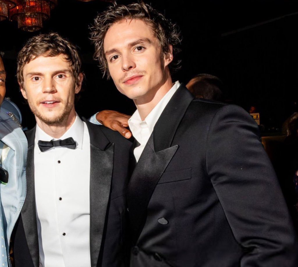 Evan Peters tweet media