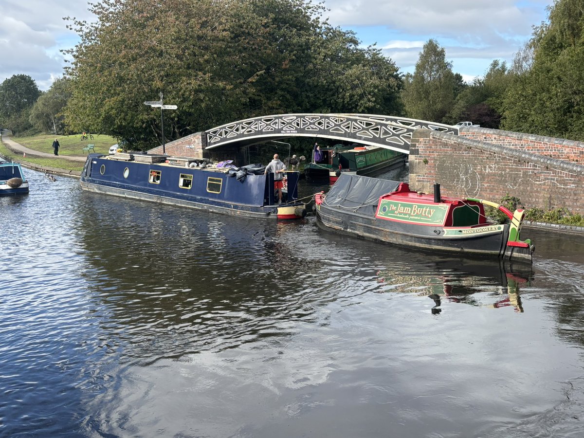 NBwakamatandoto's tweet photo. First cruise with The Waka Butty, excellently executed by Paul
#narrowboatlife #canallife #boatlife #newadventures #floatingtraders #independenttraders #canaltraders #rovingtraders #butty #boatsthattweet https://t.co/V8FCtm54Ox