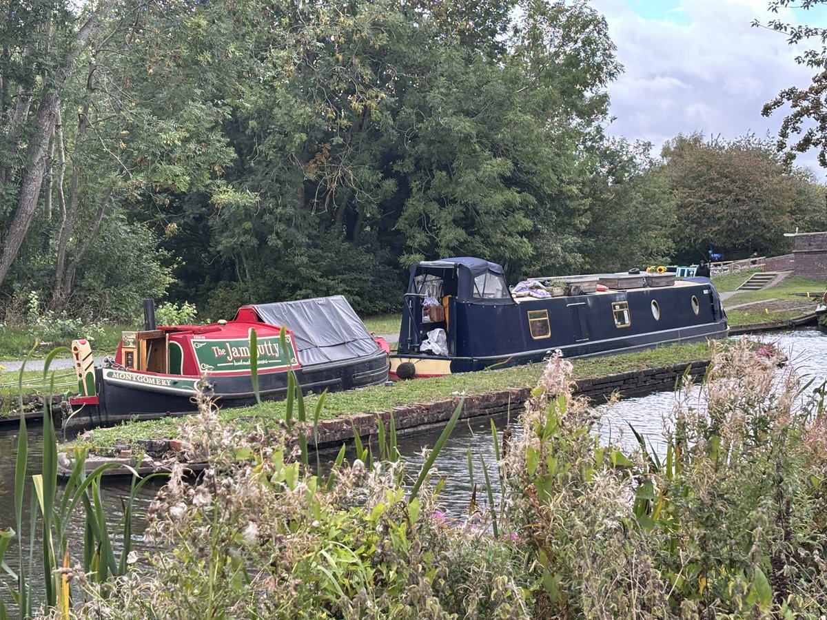 NBwakamatandoto's tweet photo. First cruise with The Waka Butty, excellently executed by Paul
#narrowboatlife #canallife #boatlife #newadventures #floatingtraders #independenttraders #canaltraders #rovingtraders #butty #boatsthattweet https://t.co/V8FCtm54Ox