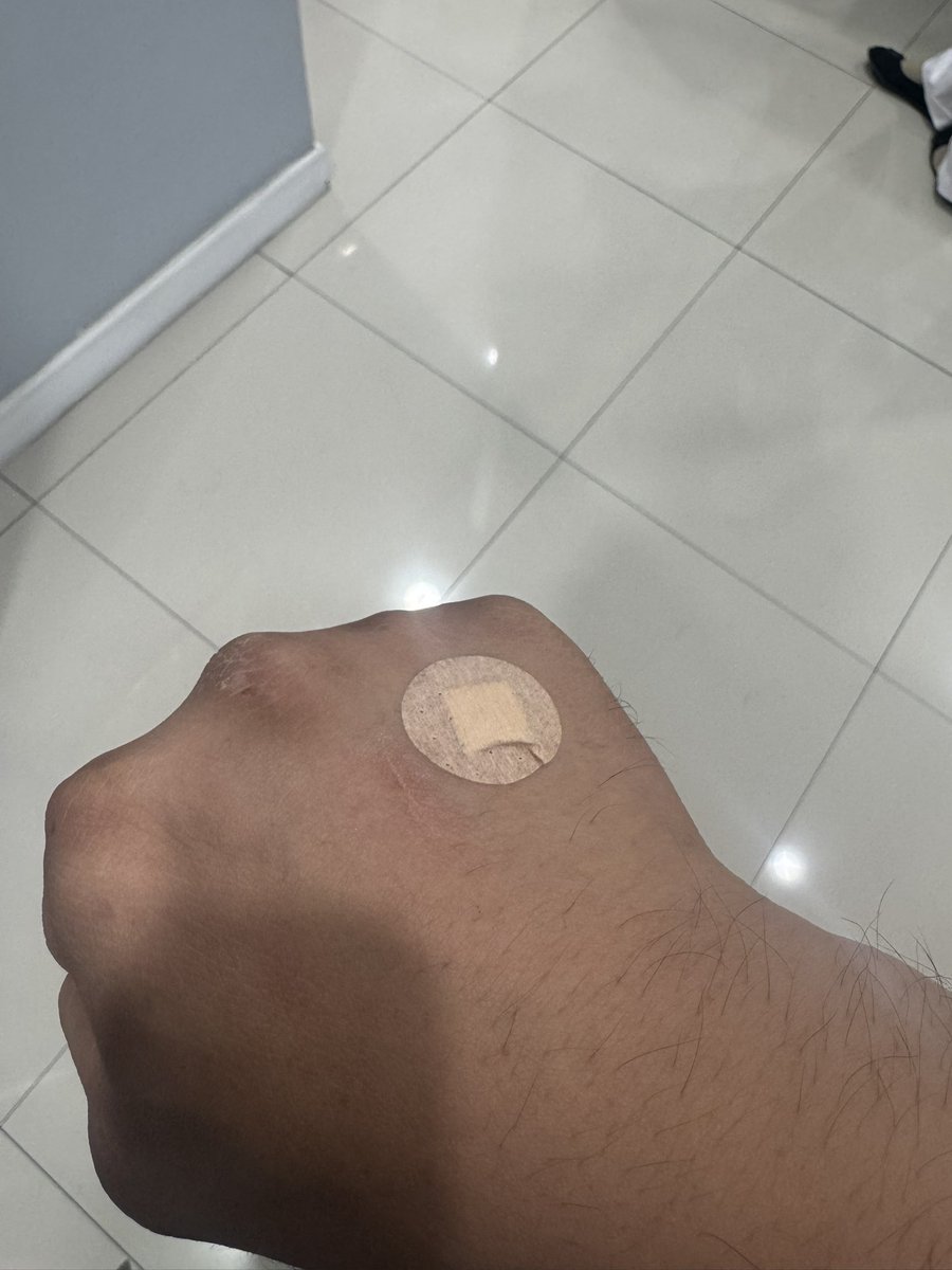 Buat orang yg takut suntik, ini sangat menakutkan.