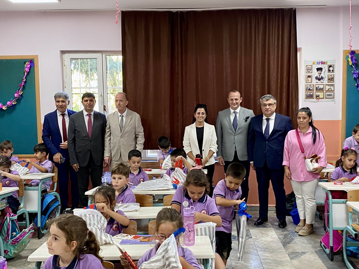 CiftlkkoyKymklk's tweet photo. 📚✨ 2025-2026 Eğitim Öğretim Yılı İlköğretim Haftası

Kaymakamımız Sayın Ali ADA, İlçe Protokolü ile birlikte Giyim Sanayicileri Derneği Eğitim Vakfı (GSD) İlkokulu’nda düzenlenen kutlama programına katıldı.

📍Çiftlikköy GSD ilkokulu

@aliada17 https://t.co/pjyYGLRNZD