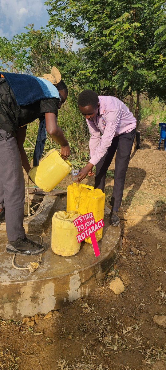 KANKWATISEJB's tweet image. In partnership with our Guild Council, we headed to near Kenya for a #Washproject where team building, sustainable water resource was maintained and more. Our continuous #itstimetojoinrotaract awareness was highlighted.
@buganda_royal 
@rotary_Bulange 
@rckampalanorth