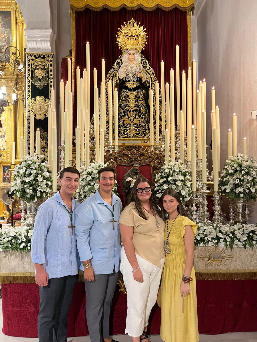 GrupoJGranPoder's tweet image. 𝐑𝐄𝐏𝐑𝐄𝐒𝐄𝐍𝐓𝐀𝐂𝐈𝐎́𝐍 𝐄𝐍 𝐄𝐋 𝐓𝐑𝐈𝐃𝐔𝐎 𝐃𝐄 𝐋𝐀 𝐕𝐈𝐑𝐆𝐄𝐍 𝐃𝐄 𝐋𝐎𝐒 𝐃𝐎𝐋𝐎𝐑𝐄𝐒

El pasado sábado, nuestro Grupo Joven, asistió al Triduo de Nuestra Señora de los Dolores Coronada, invitados por nuestros hermanos del @GrupoJVeraCruz