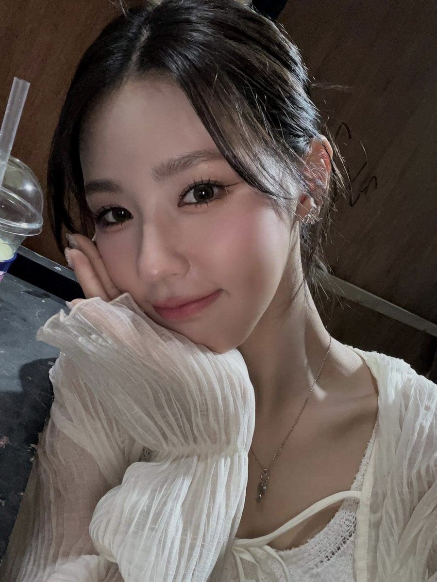 𝟤𝟦𝖪. 𝖢𝗂𝖼𝗂 𝗠𝗼𝗼𝗶 (@azhdai) on Twitter photo 