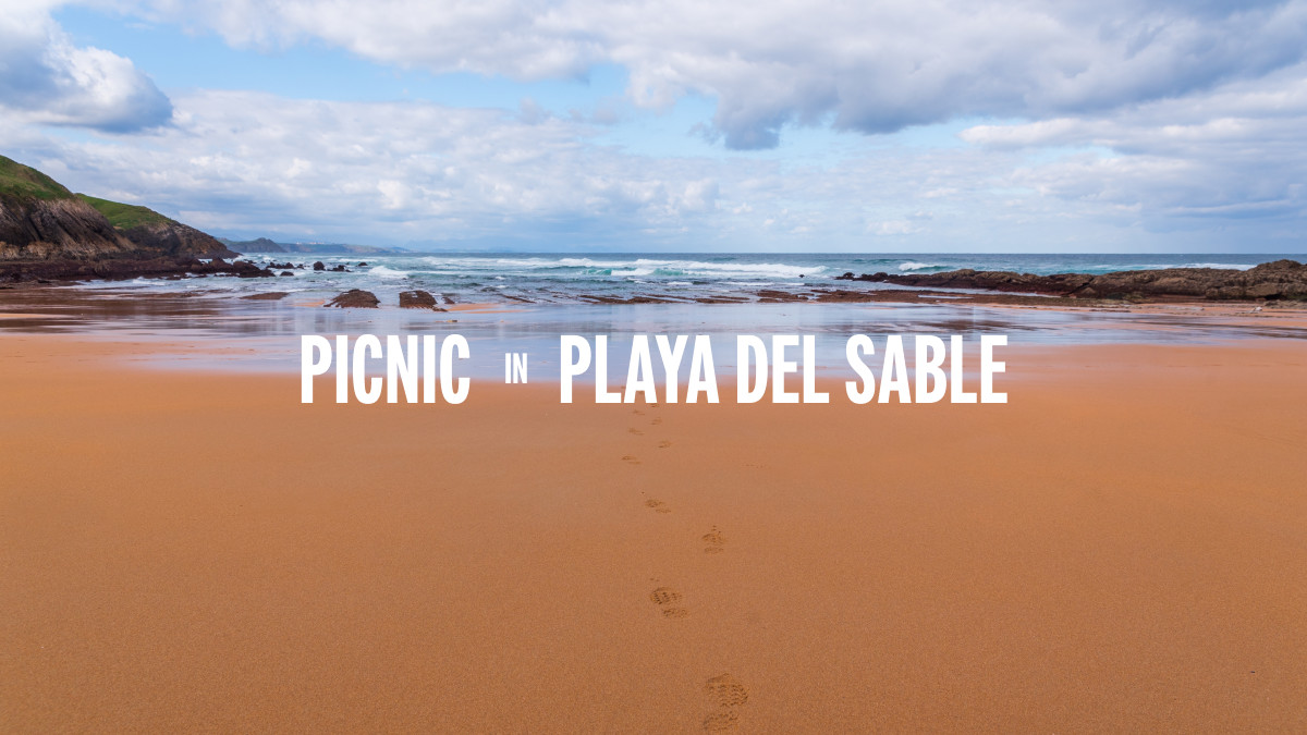 Sunset picnics hit different in #Cantabria. Soft sand, sea breeze and golden light over the rocks.
Care for one last beach day?
📍Playa del Sable de Tagle, Cantabria

👉travelspain.info/414EvU8  
#VisitSpain #ThinkyouknowSpain #SpainCoast <a href="/cant_infinita/">Cantabria Infinita</a>