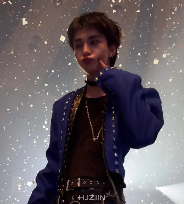 hyunieversace's tweet photo. your dose of happiness for the day💙💙 https://t.co/TBmO4WfwxY