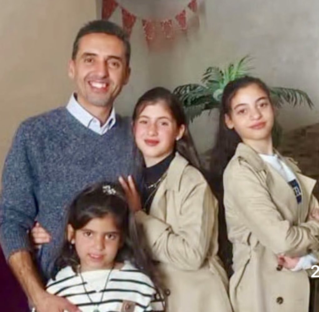 جيش العدو قتل احمد حنّاوي وبناته الثلاثة في فلسطين اليوم…
أليسوا بشر مثلنا؟ الا تحق لهم الحياة؟ 
هل يجوز اخلاقياً وإنسانياً ان يُتركوا وحدهم؟ 
اليس الاسناد واجب؟ ام ان الأنانية تغلب كل شيء؟ 
من هم الذين يهاجمون الاسناد؟ هل في عروقهم دماء؟ هل في قلوبهم ادنى المشاعر ؟