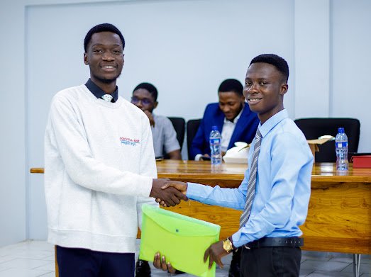 wmintah_'s tweet photo. Leadership is a relay. Last Friday, I received the baton as Campus MP. Deep gratitude to my predecessor, Kelvin Osei Antwi (Gate), for setting the pace. I pledge to serve with vision, integrity, and commitment to students.
#AhoufeCares
#Bettercampus https://t.co/y1ftrJV4W0