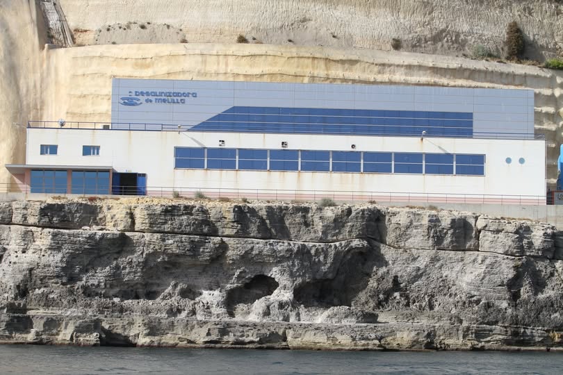 Onda Cero Melilla (@ondaceromelilla) on Twitter photo El consejero de Medio Ambiente, <a href="/danielventurari/">Daniel Ventura Rizo</a>, cuestiona a la delegada del Gobierno “cuándo van a avanzar en tirar la línea eléctrica” que la Ciudad Autónoma necesita “para explotar los cuatro módulos de la planta desalinizadora”.
facebook.com/onda.ceromelil… El consejero de Medio Ambiente, <a href="/danielventurari/">Daniel Ventura Rizo</a>, cuestiona a la delegada del Gobierno “cuándo van a avanzar en tirar la línea eléctrica” que la Ciudad Autónoma necesita “para explotar los cuatro módulos de la planta desalinizadora”.
facebook.com/onda.ceromelil…