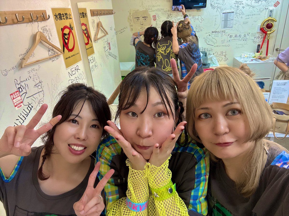 fortixMoの女児たち🎀🌼

Tシャツデザイン、アレンジはmade in mash🍄‍🟫🩵

後ろ姿も各メンバーイメージのモンスターになっていてかわちいね(ㅅ´˘`)🎤🎤🥁(2枚目) #Gsky祭