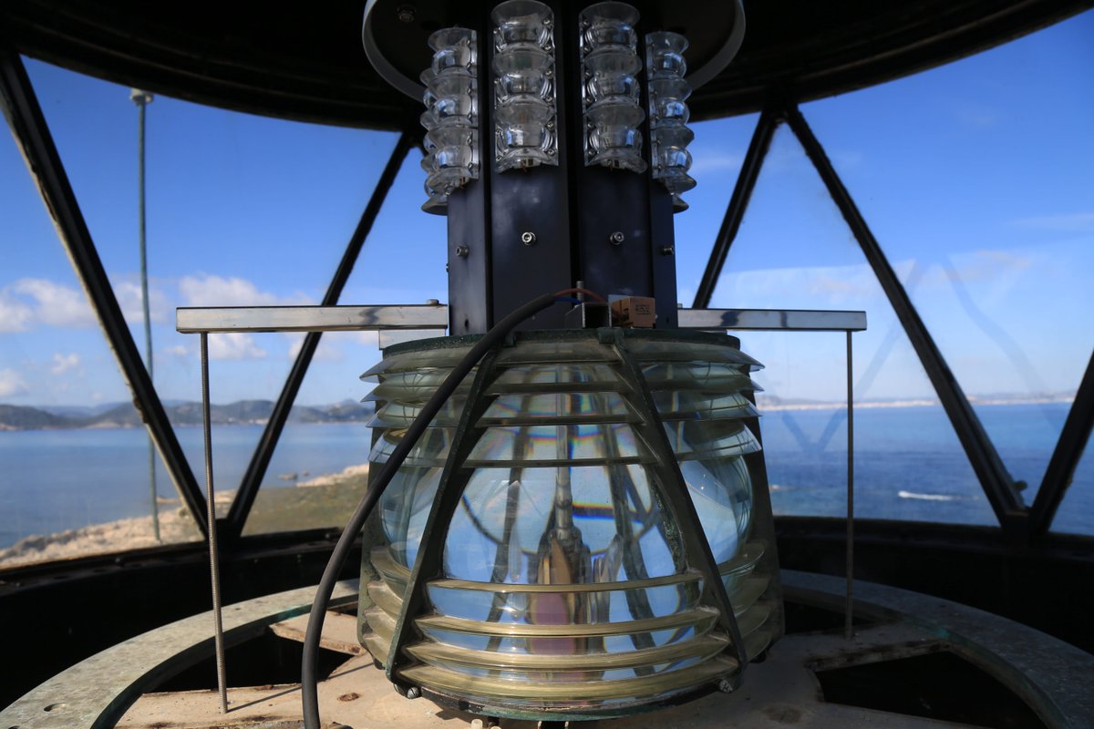 El coneixes? 🔍
El Far dels Penjats (#Eivissa), construït entre 1854 i 1856 en un illot difícil d’accedir, va ser un dels primers fars automatitzats a les Balears.

#farsdebalears