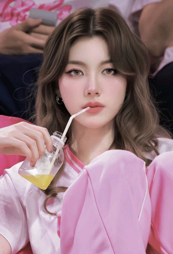 LLLorm's tweet photo. HER FACECARD DAMN https://t.co/76n5yovC6M