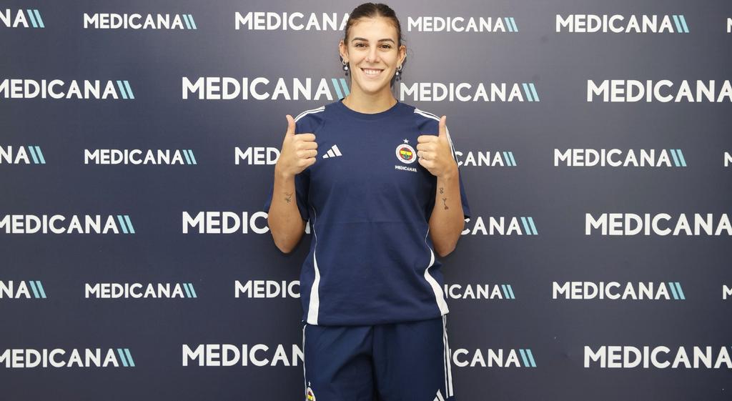 gibbybaris's tweet photo. 🔵 Fenerbahçe'de yeni transferler Hande Baladın, Alessia Orro, Agnieszka Korneluk sağlık kontrolünden geçti https://t.co/2zWDdFqU67