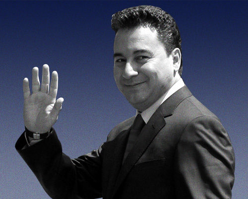 Ali Babacan:

“KHK zulmüyle halkın hakkını gasp edenlere sesleniyoruz: Adaletin sesi susmaz! Masum insanların hayatını kararttınız, itibarlarını çiğnediniz. Hukuku katlettiniz, biz ise hukukun yanında duracağız!”