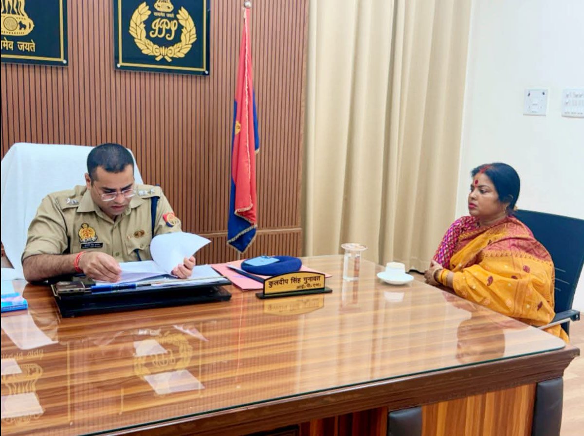 👮‍♂️✨ जनसेवा व संवाद ✨👮‍♂️

आज प्रयागराज गंगापार डीसीपी श्री कुलदीप सिंह गुनावत जी से शिष्टाचार मुलाक़ात की।

इस अवसर पर गंगापार के कार्यकर्ताओं के कार्यों व उनके सम्मान पर विस्तृत वार्ता हुई तथा क्षेत्र की विभिन्न समस्याओं से भी उन्हें अवगत कराया गया।
<a href="/BJP4India/">BJP</a> <a href="/BJP4UP/">BJP Uttar Pradesh</a>