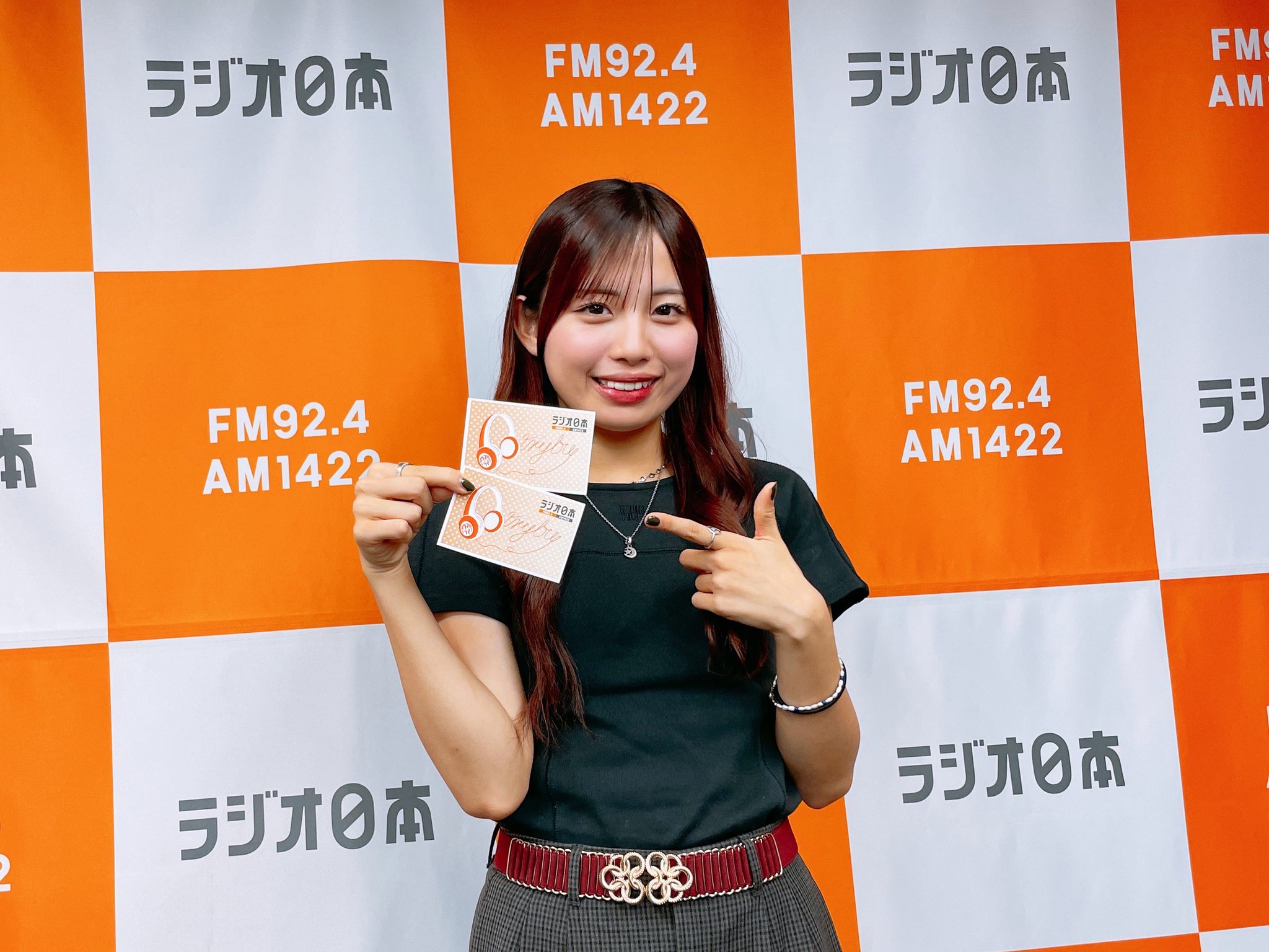 【美品】鶯谷フィルハーモニー　鶯の谷わたり　メンバーサイン入 わたあめふわり 写真集 直筆サイン入り Amazon.co.jp: 小嶋花梨
