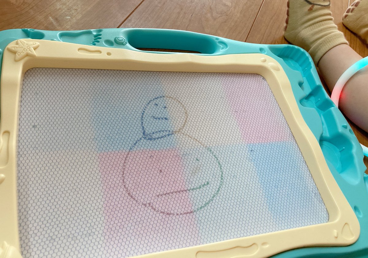 ﾆﾁｬｲ、昨日はファンアート描いてた🐥✏️

🐥こねたものぉ、かわいーねーっ!!

#こむぎこをこねたもの
<a href="/Jecy_Losika/">ジェシー</a>