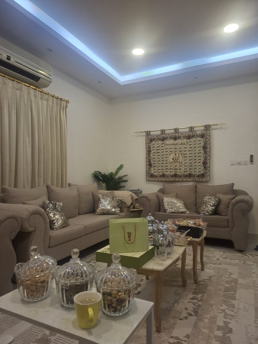 ياربّ
كُل ما نودّه نناله على خيرٍ و سِعه
الدنــيا فانية يا الله 
فلا تجعل مرها يشقينا
 ولا حلوها يلهينا 
يارب رضاك وعفوك وحسن الخاتمة  لي 
 ولجميع امواتنا واموات المسلمين ..